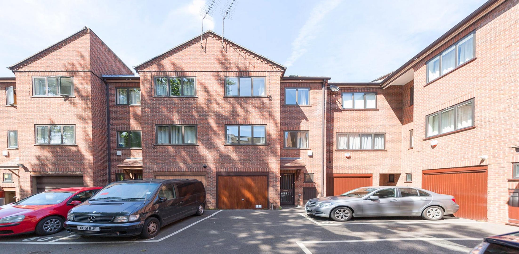 			LET, 4 Bedroom, 1 bath, 1 reception House			 St.Helens Gardens, LADBROKE GROVE